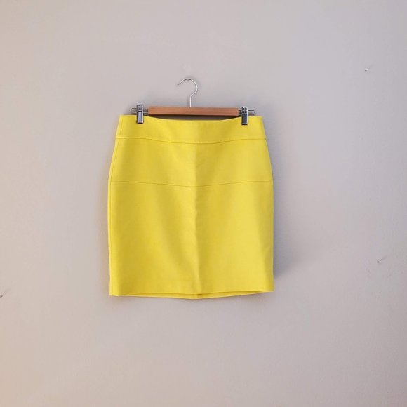 Club Monaco Dresses & Skirts - Club Monaco Yellow Wool Mini Skirt, sz 6, EUC